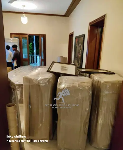Household loading process in Nizampura, Vadodara